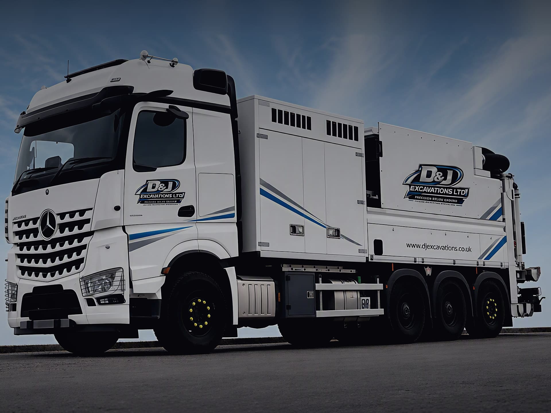 D&J Excavations Ltd branded vacuum excavation lorry, used for safe digging across Northamptonshire and the Midlands